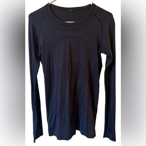 Lululemon Swiftly Tech Long Sleeve Crew EUC Size 8 Navy Blue